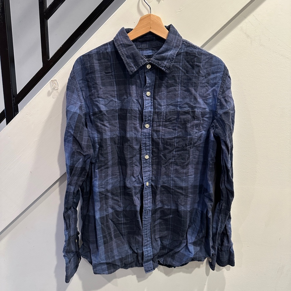 Gap women’s blue flannel button up